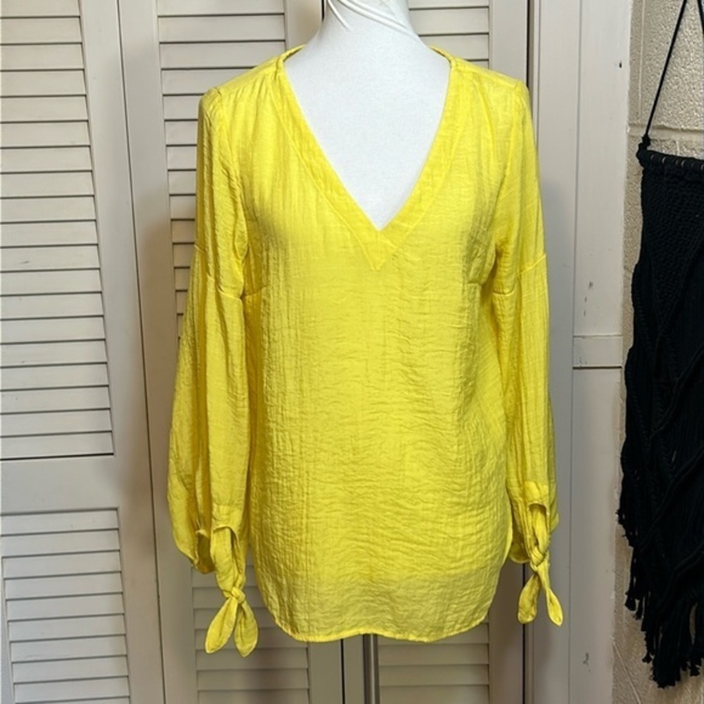 ANTHRO x MAEVE  M flowy bright yellow lightweight blouse w tie accent sleeve EUC